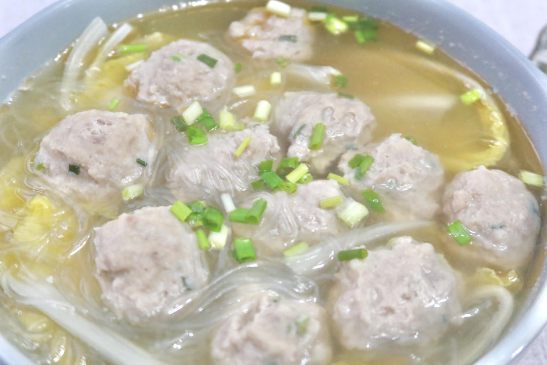 是cici做的白菜肉丸粉丝汤