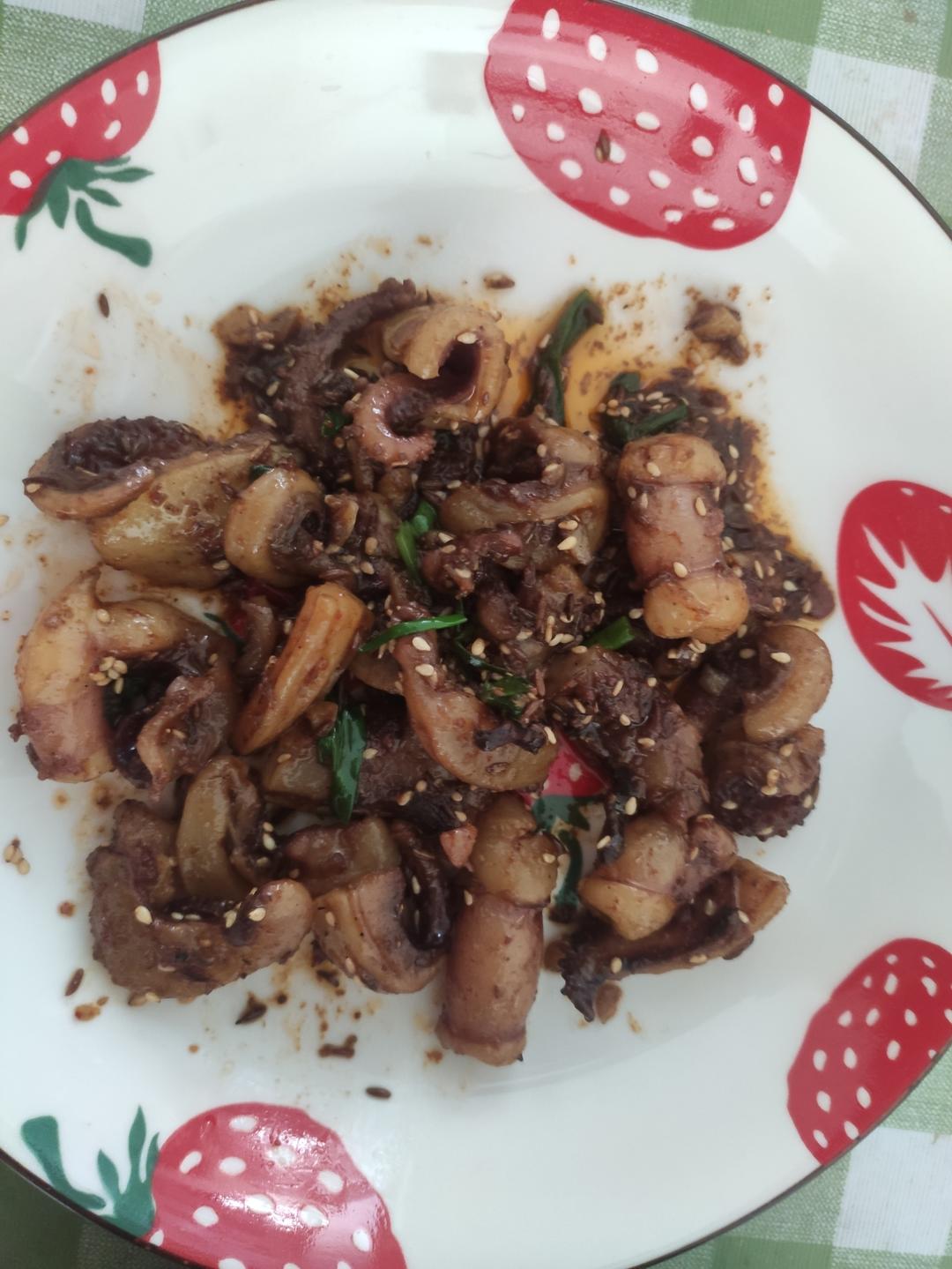 超下饭的孜然鱿鱼须，香辣爽嫩，比烧烤还好吃