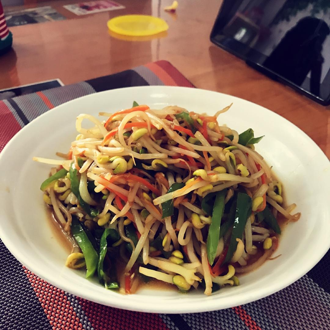 胡萝卜炒豆芽