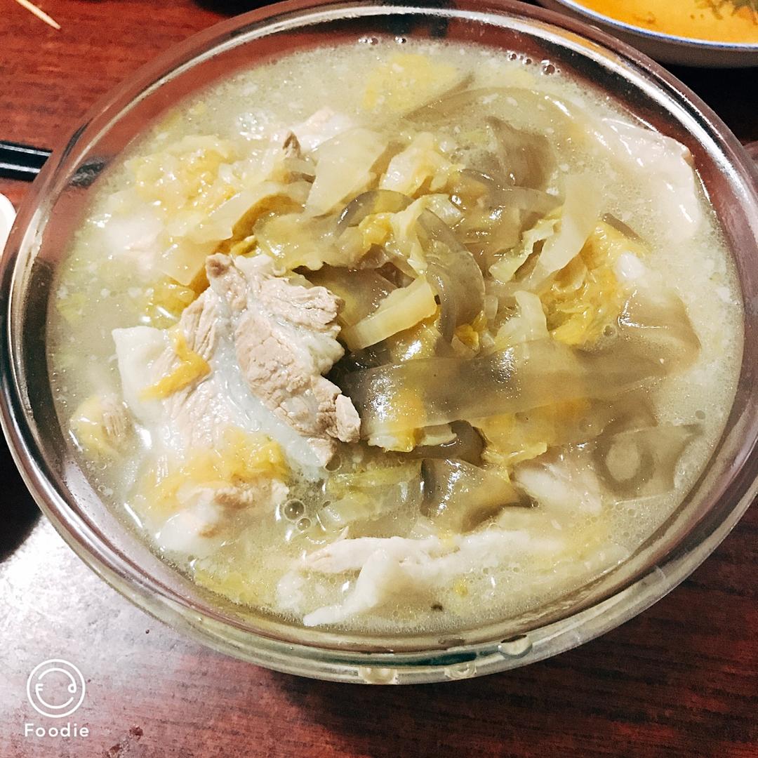 酸菜汆白肉，酸爽解腻东北名菜