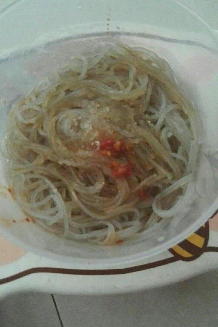 葱爆面—就是汪涵在天天向上里面做的那个啦