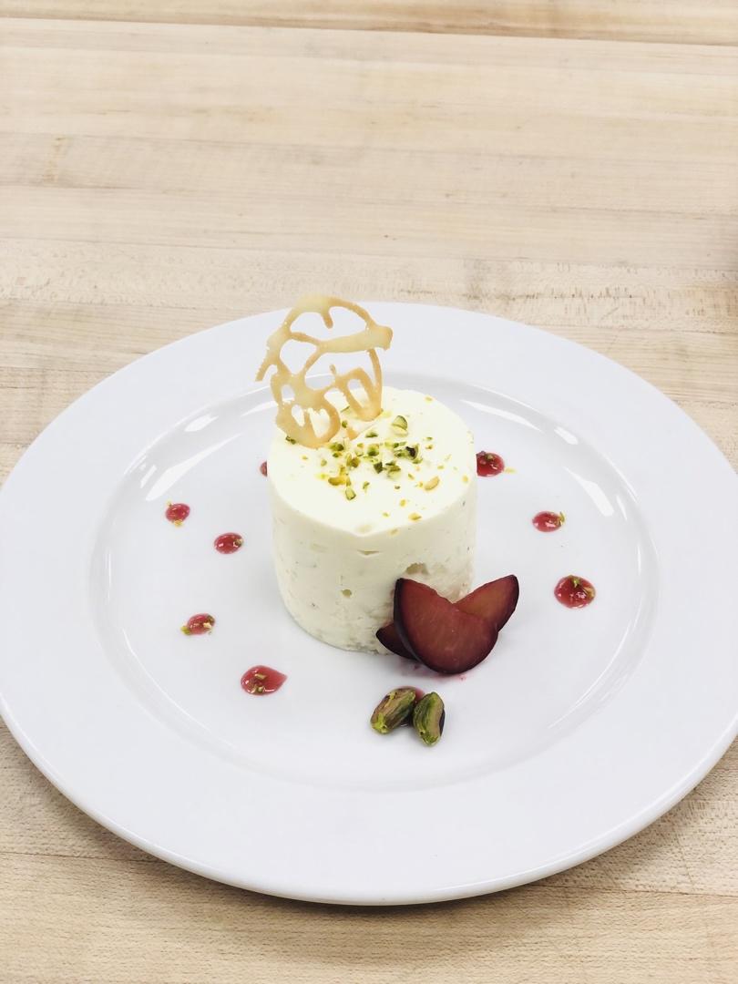 开心果蛋糕配米布丁 Pistachio cake with rice pudding