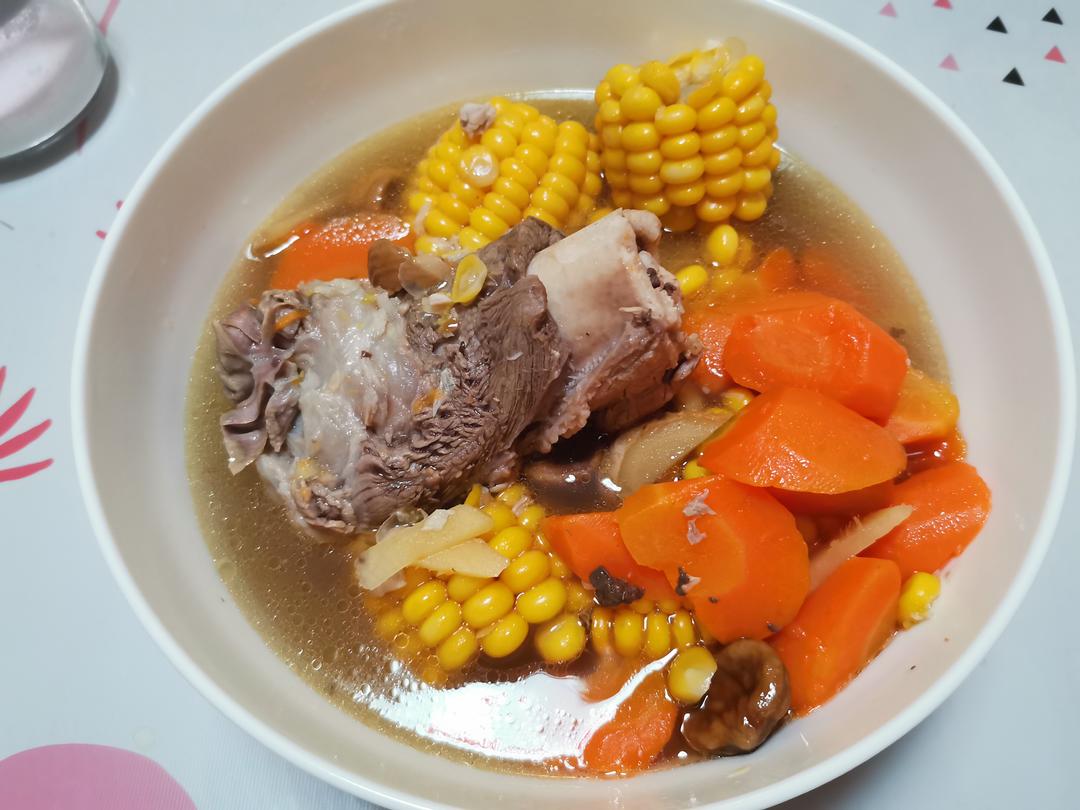 玉米炖棒骨汤