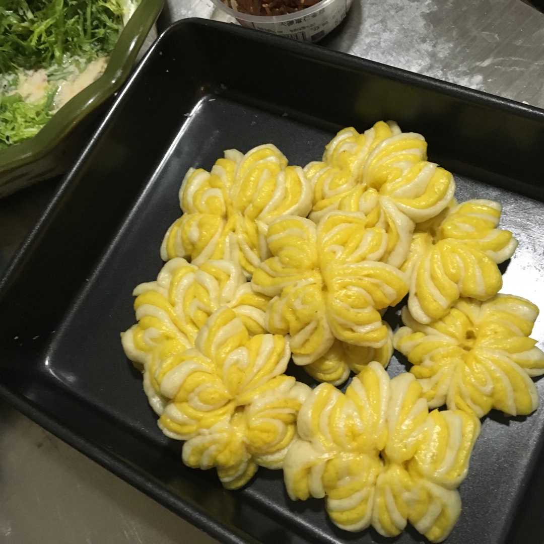 南瓜双色花卷