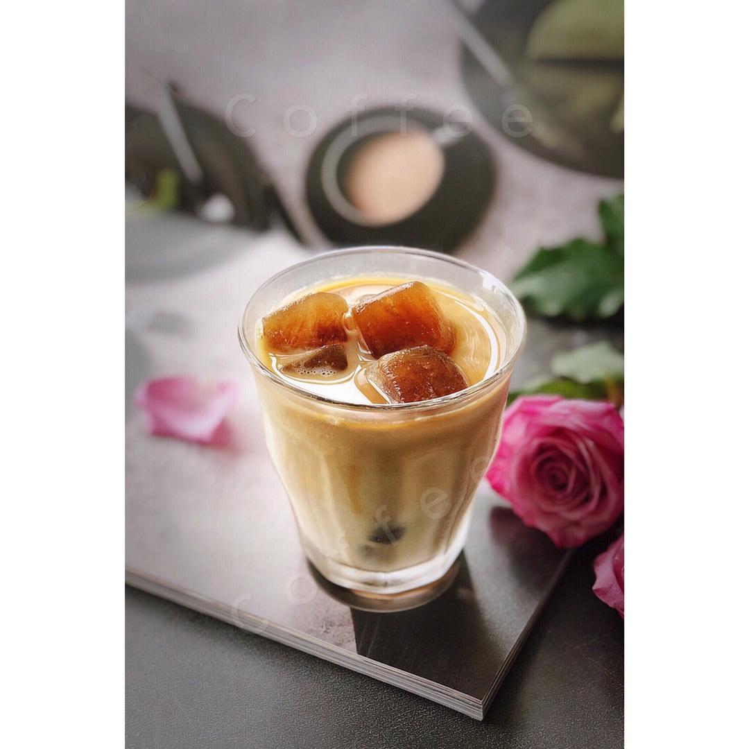 咖啡君|在家也能轻松制作的网红方砖拿铁