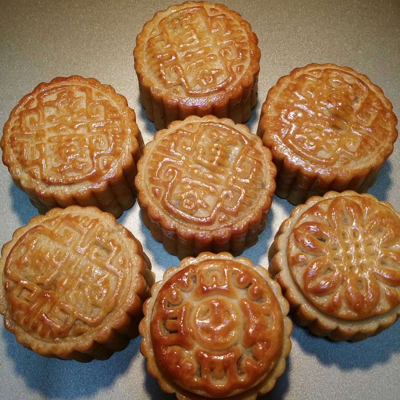 广式月饼—蛋黄莲蓉月饼