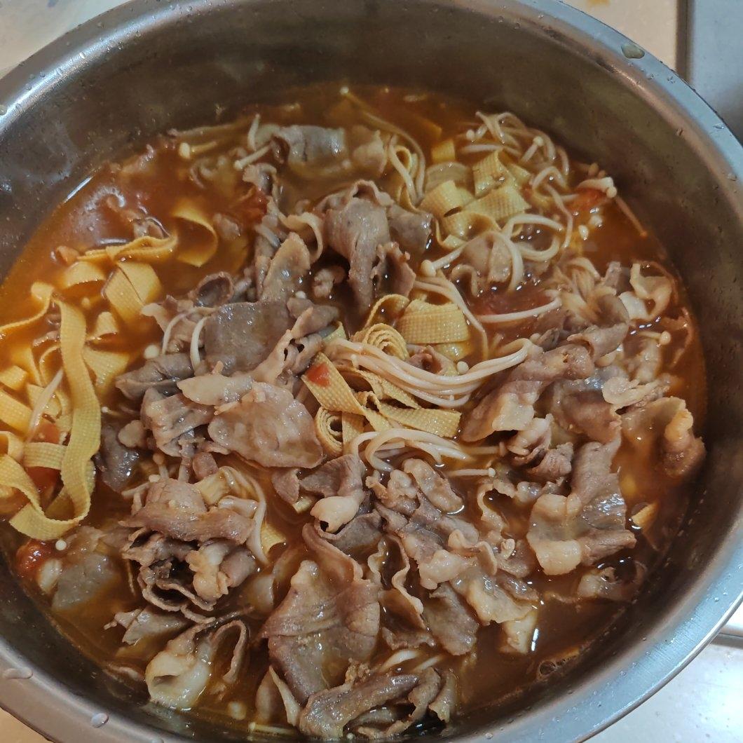 番茄金针菇肥牛