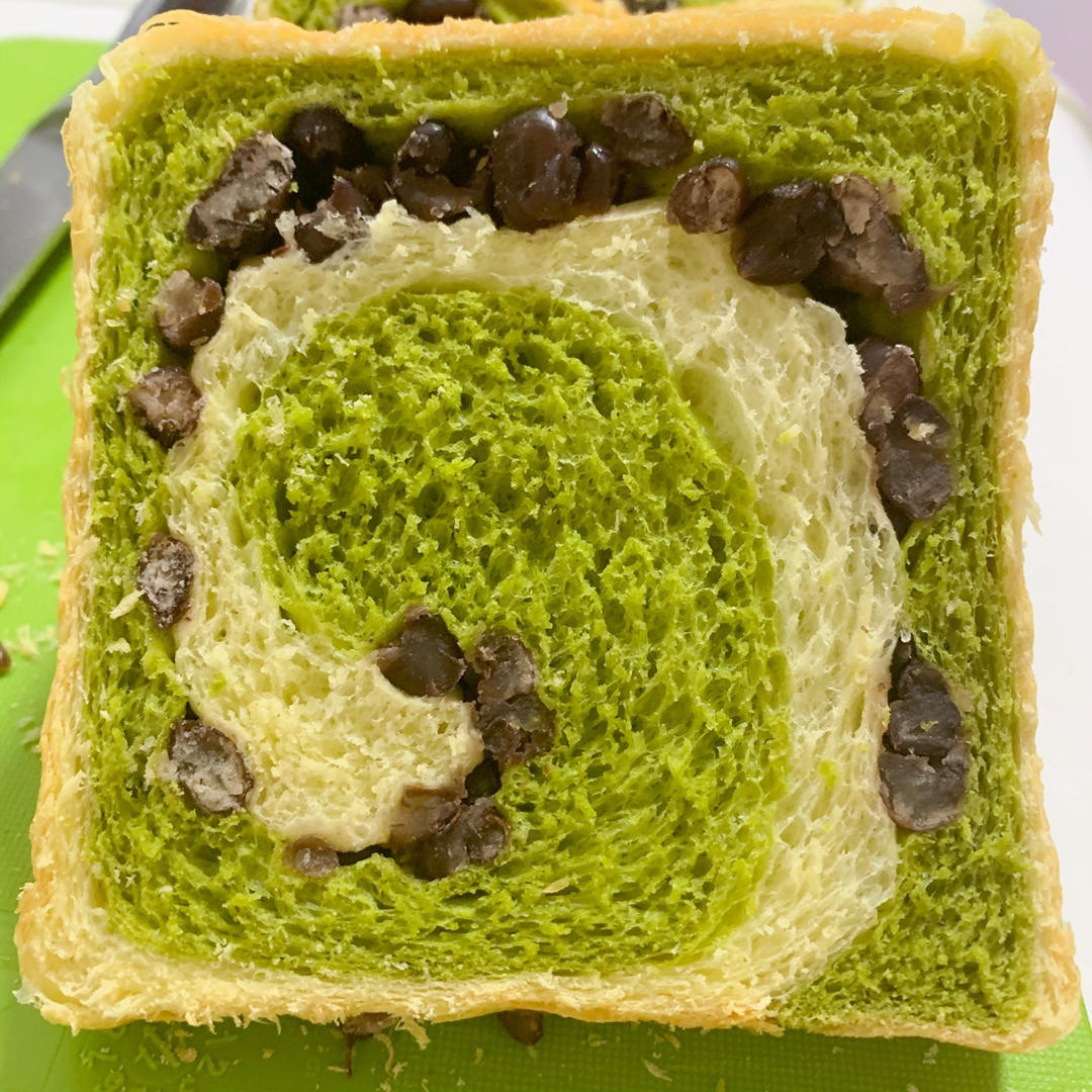 清香柔软的抹茶红豆吐司