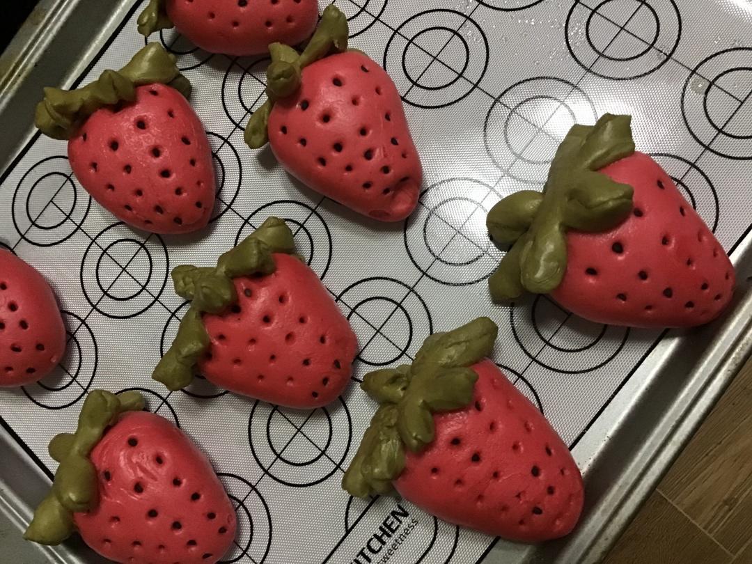 可爱到爆表的草莓馒头