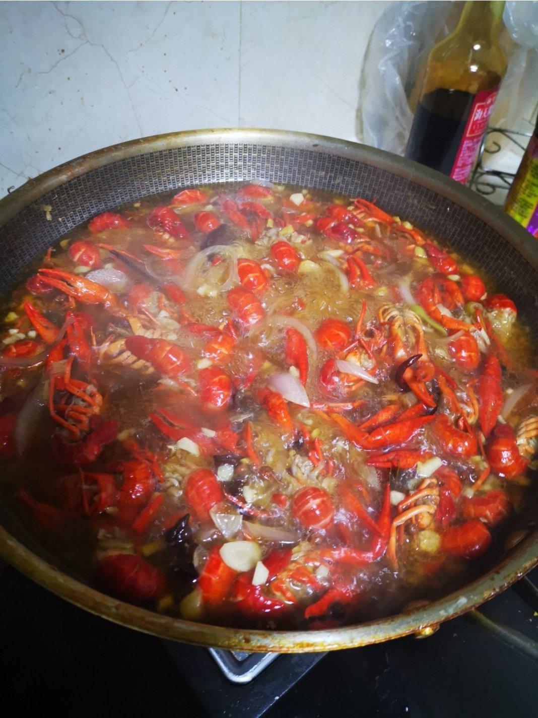 不放火锅底料的麻辣十三香小龙虾（附洗虾去虾线剥虾视频）