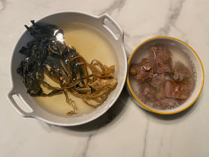 咸骨菜干粥(广式砂锅粥)的做法 步骤1
