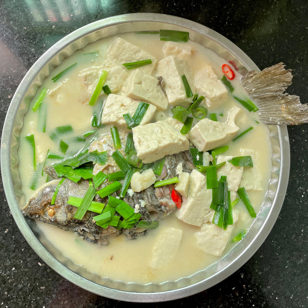 鲫鱼豆腐汤