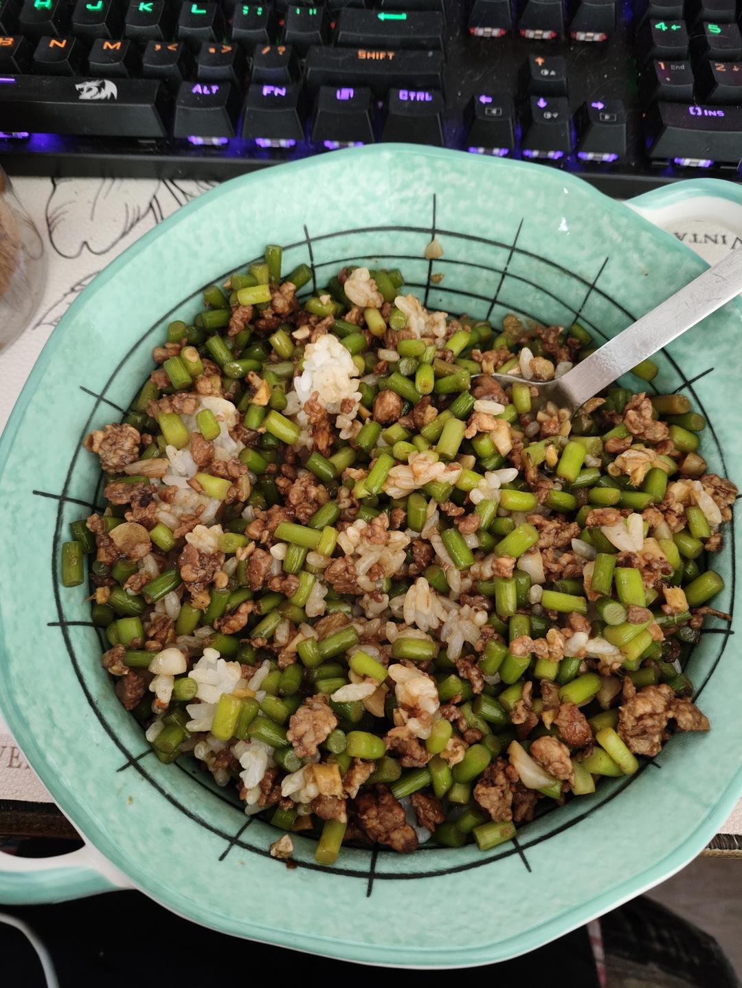 下饭神器蒜苔粒炒肉碎