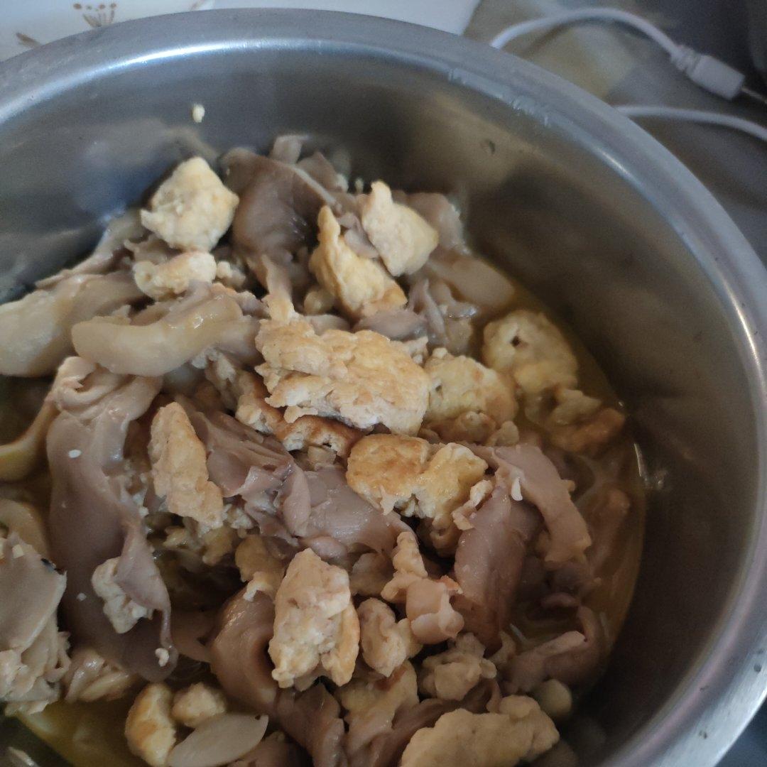 蘑菇炒鸡蛋	平菇这样炒，鲜美无比巨好吃