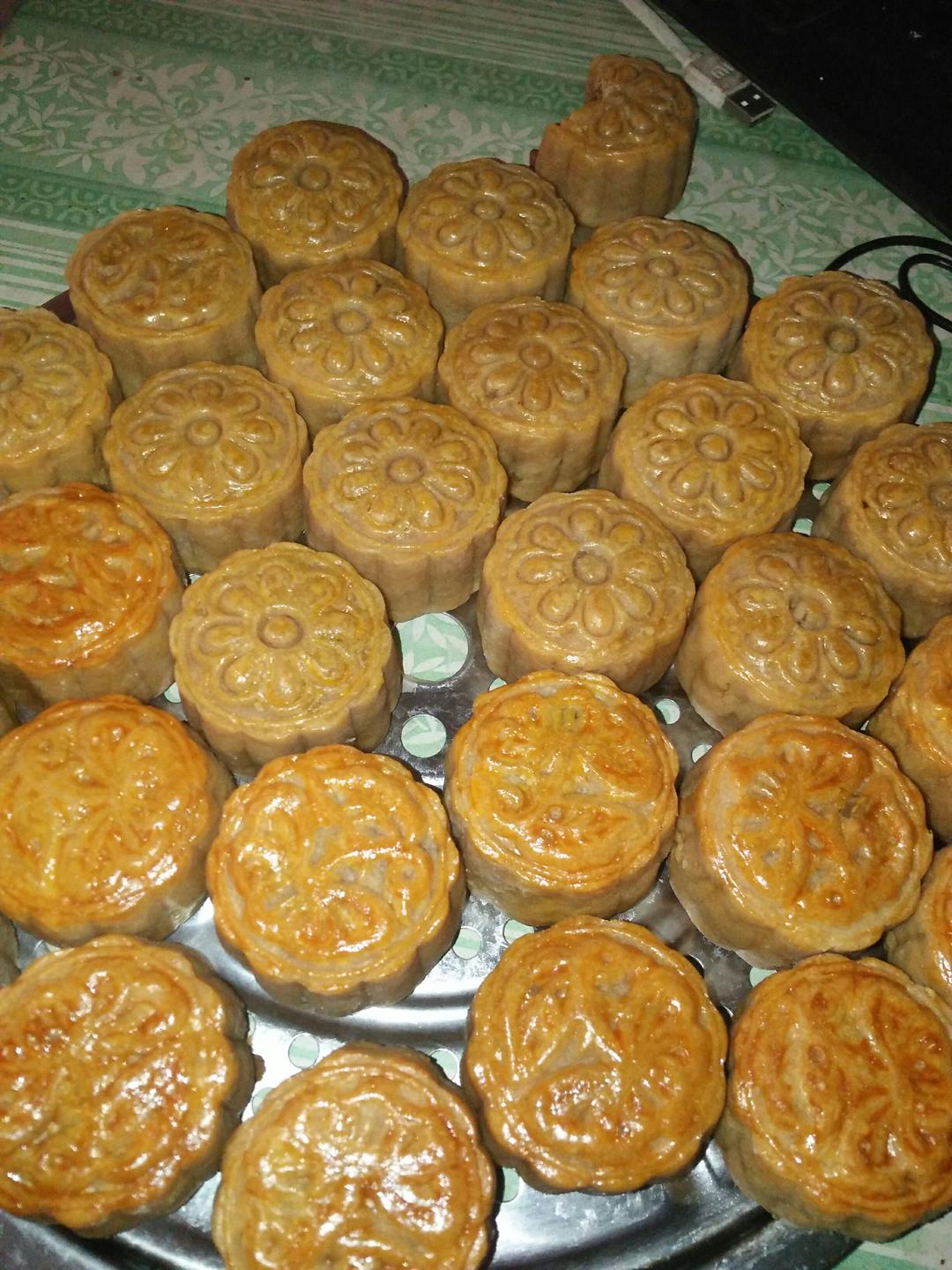 广式月饼－－蛋黄豆沙月饼