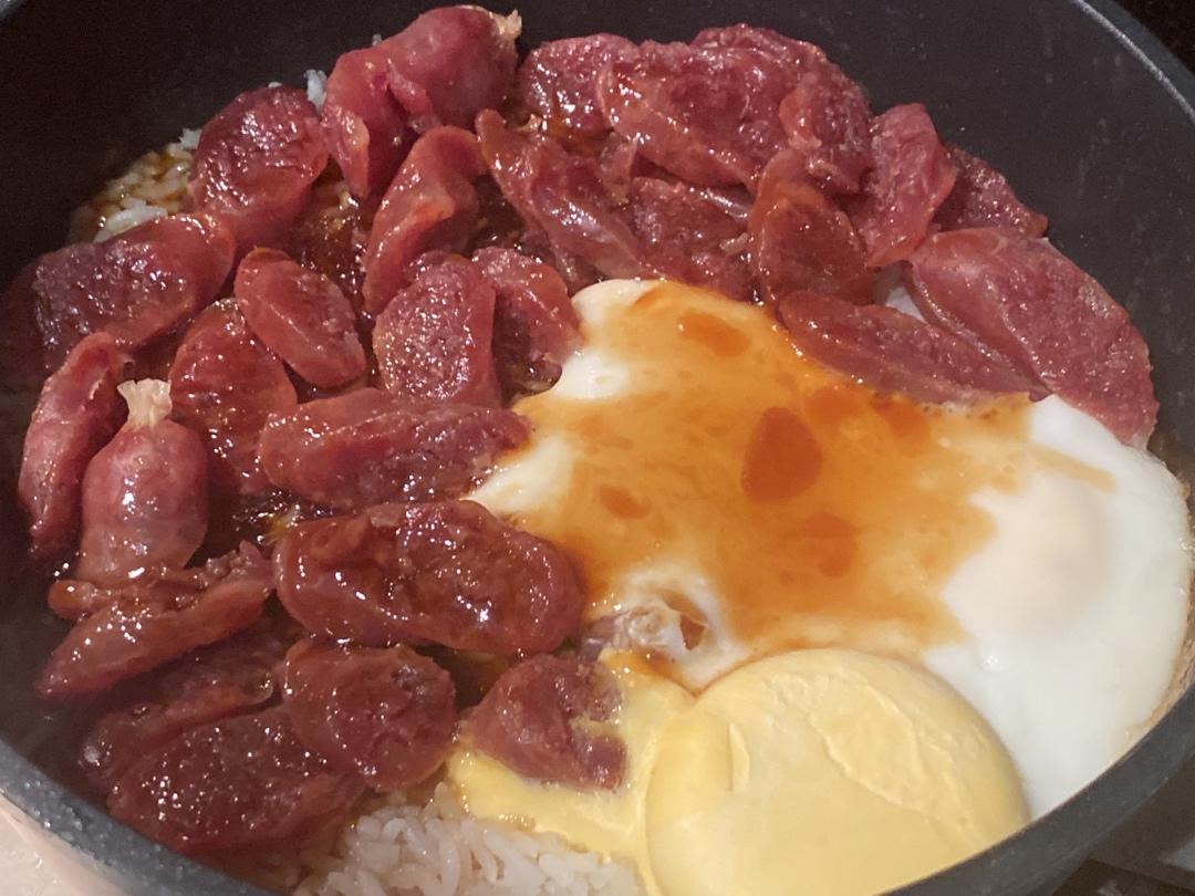 广式腊味煲仔饭