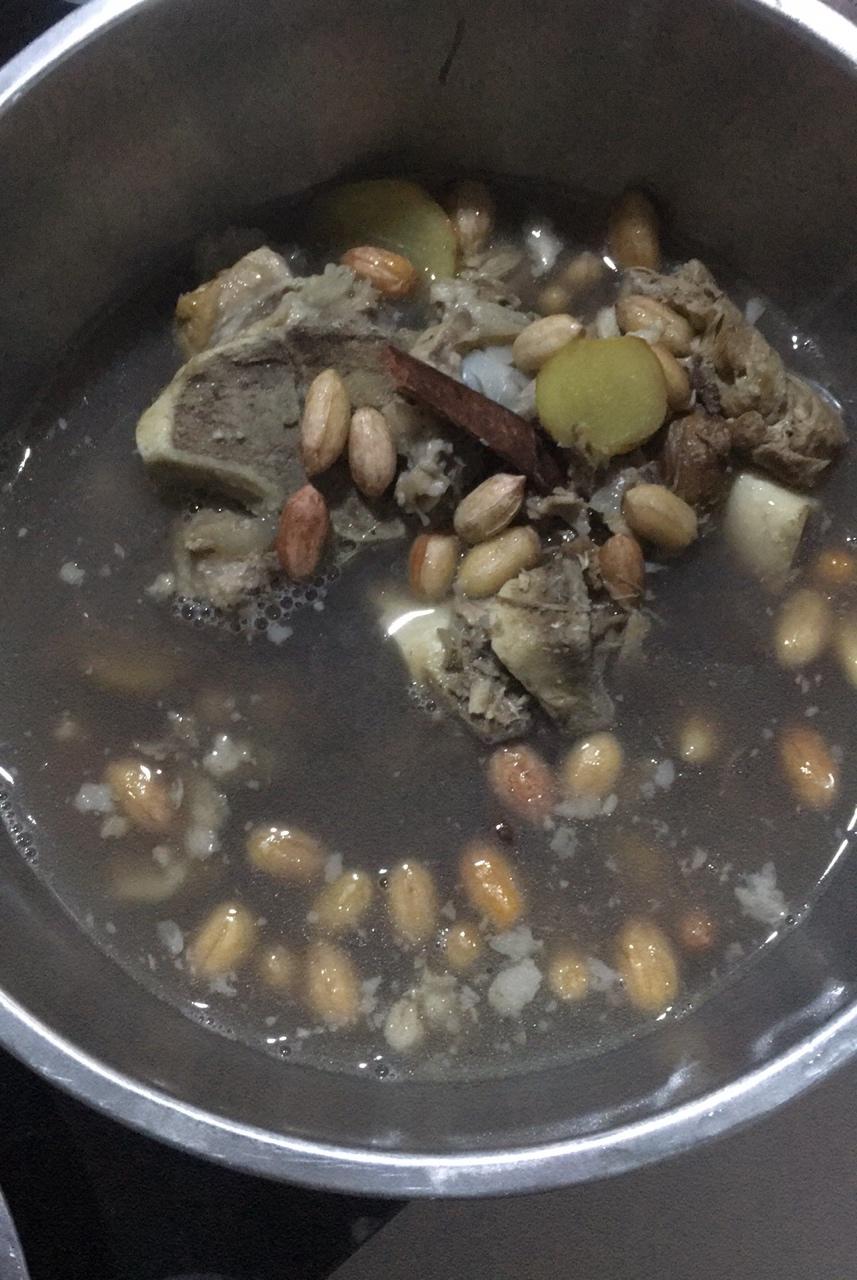 非常简单又美味的大骨头汤