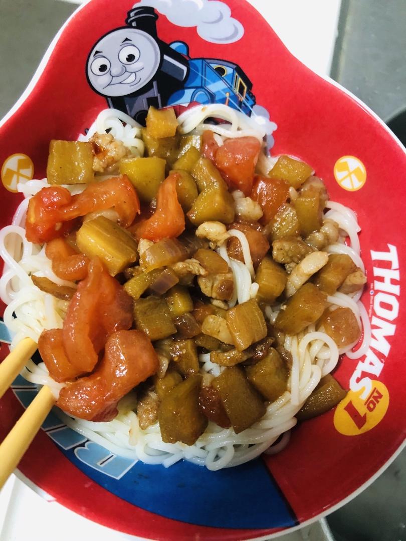 西红柿茄子肉丁打卤面