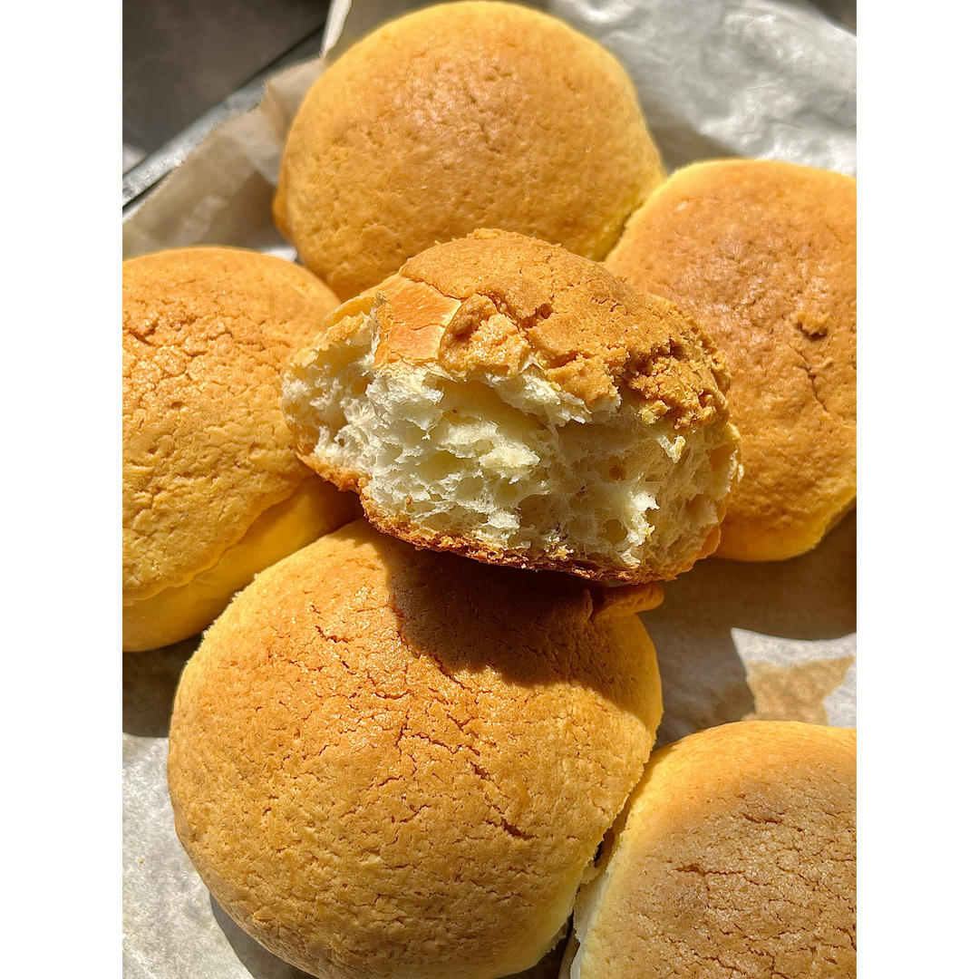 做100款面包の12：在家开茶餐厅!港式菠萝包 –不划格子自然裂开的香酥脆皮！菠萝油/酥皮包