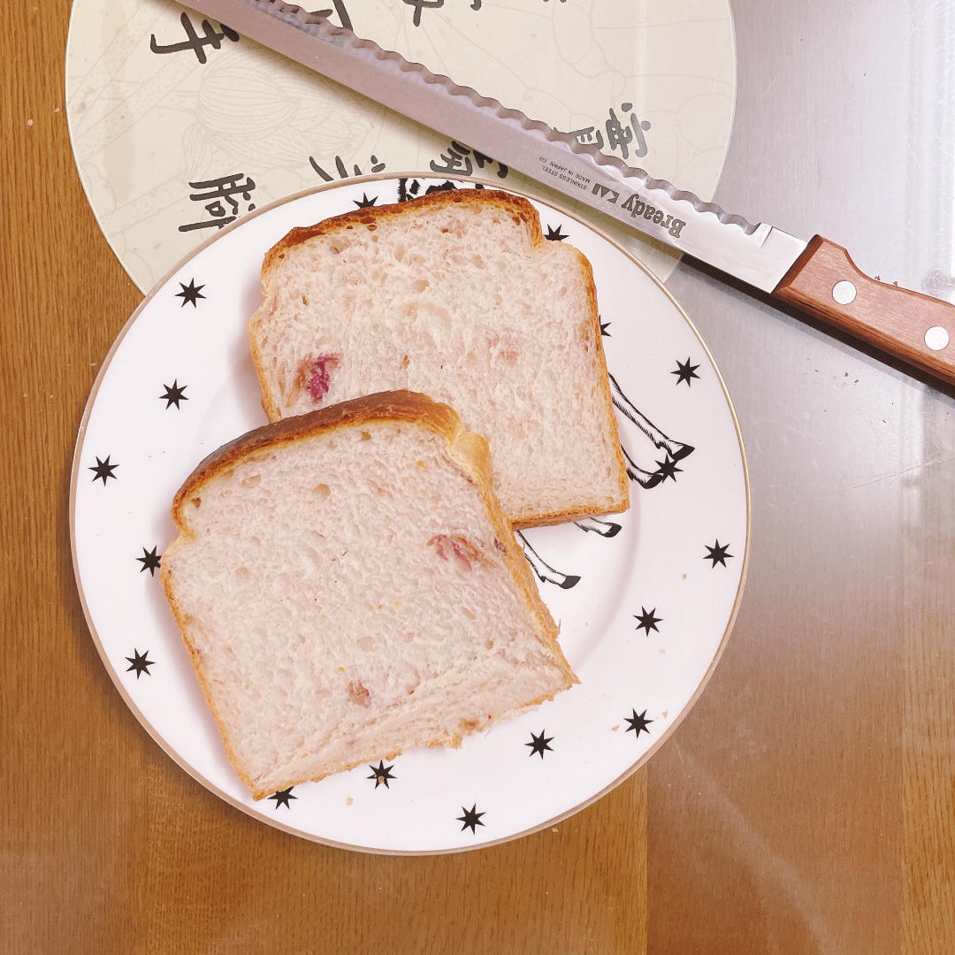 色与香同赋的玫瑰吐司