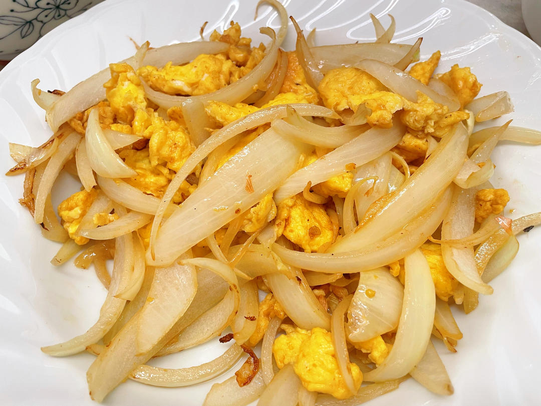 洋葱炒鸡蛋（5分钟快手菜）