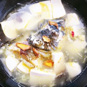萝卜丝木耳鱼头豆腐汤的做法 步骤5