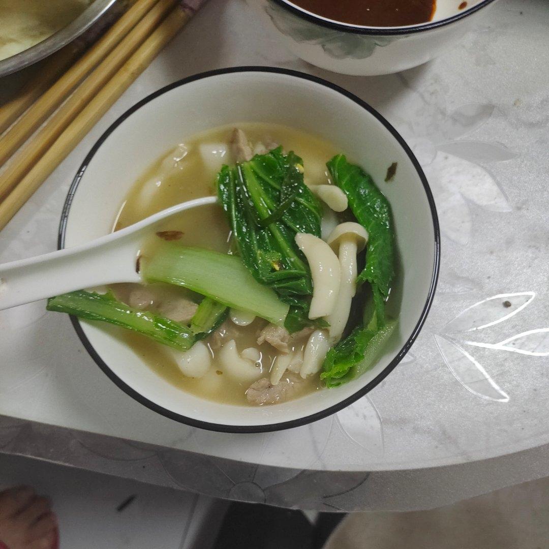 【妈妈的味道】青菜肉丝年糕汤