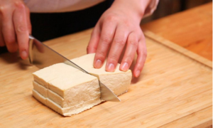 香煎豆腐的做法 步骤1