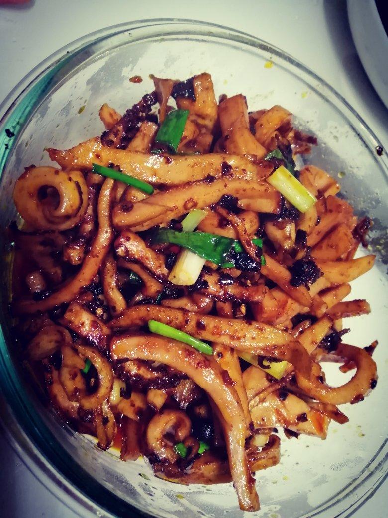 老干妈炒鱿鱼干（升级版闺蜜菜，野餐菜）