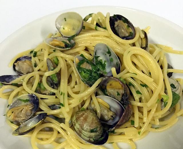 意大利经典白酒蛤蜊意面的做法
