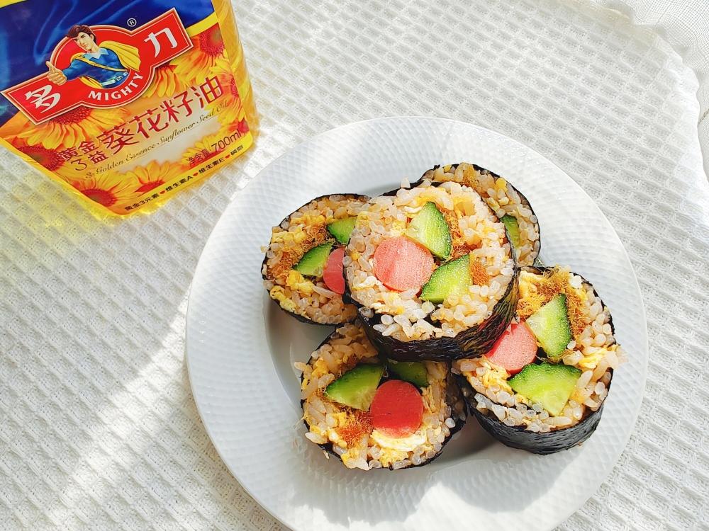 番茄酱炒饭紫菜卷的做法