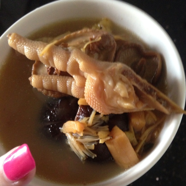 红枣香菇炖鸡爪