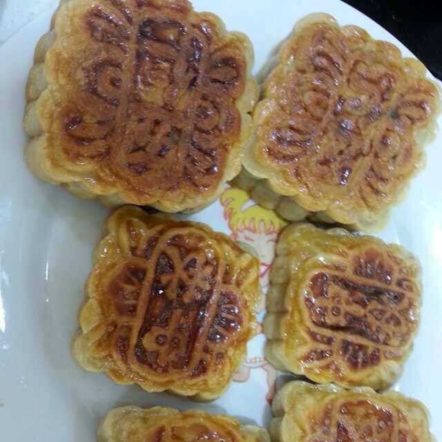 广式蛋黄莲蓉月饼