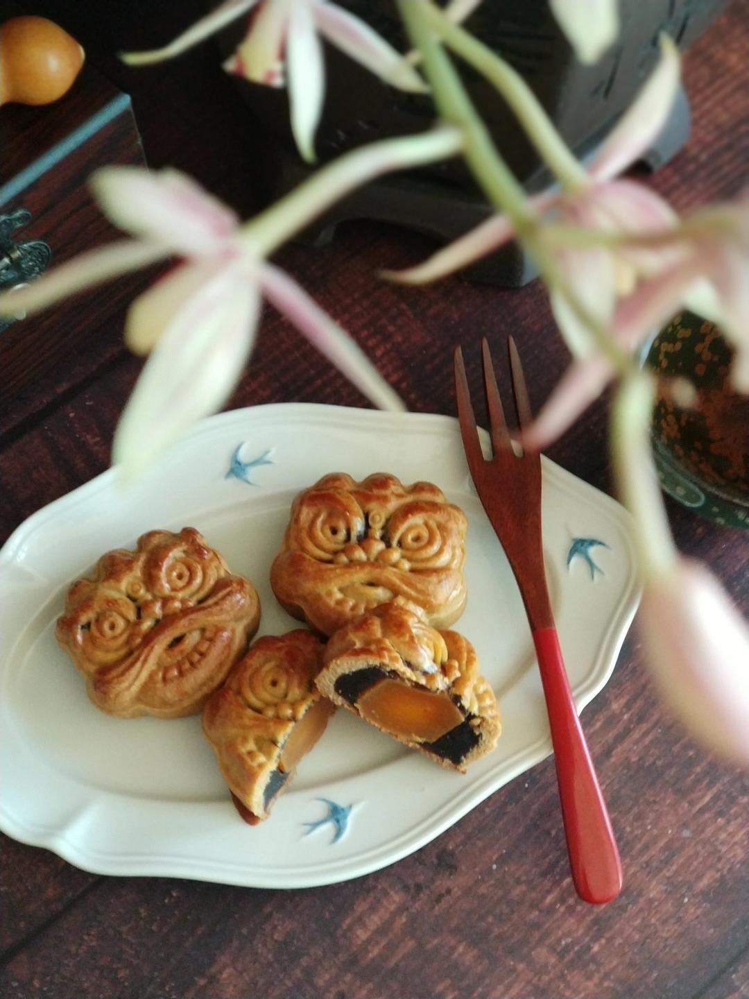 广式月饼－－蛋黄豆沙月饼