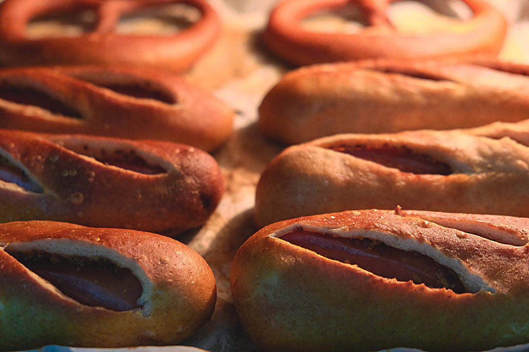 治愈甜腻的｜法式芥末籽香肠面包