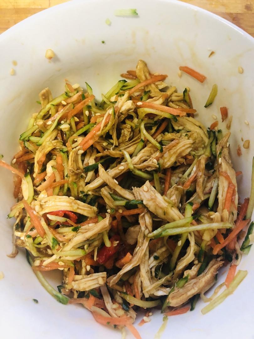 减脂餐：手撕鸡胸肉（无油无糖极简版）