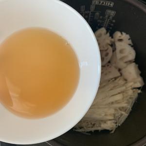 快手排骨莲藕汤的做法 步骤5