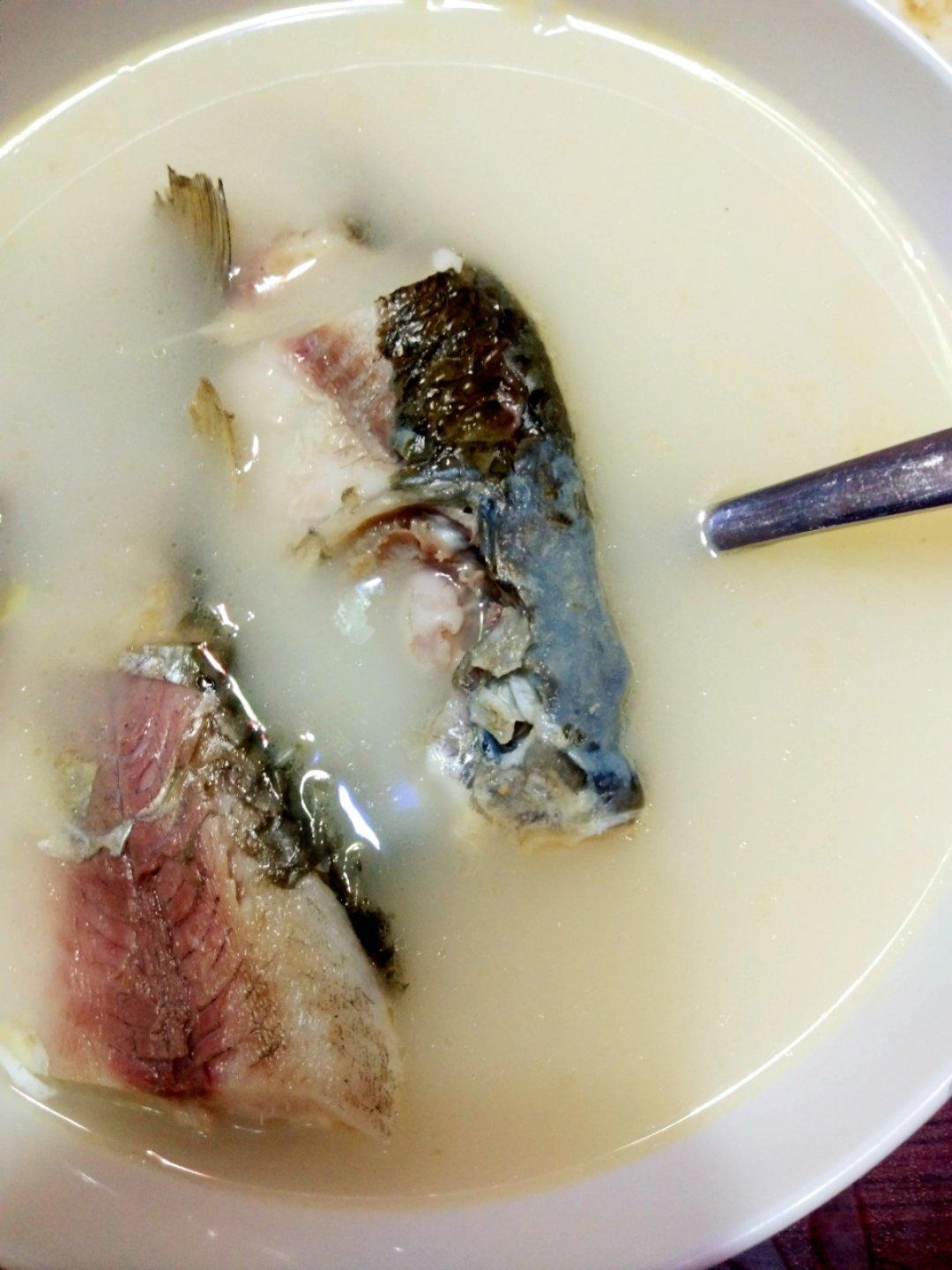 奶白鲫鱼汤（视频，只用10分钟）