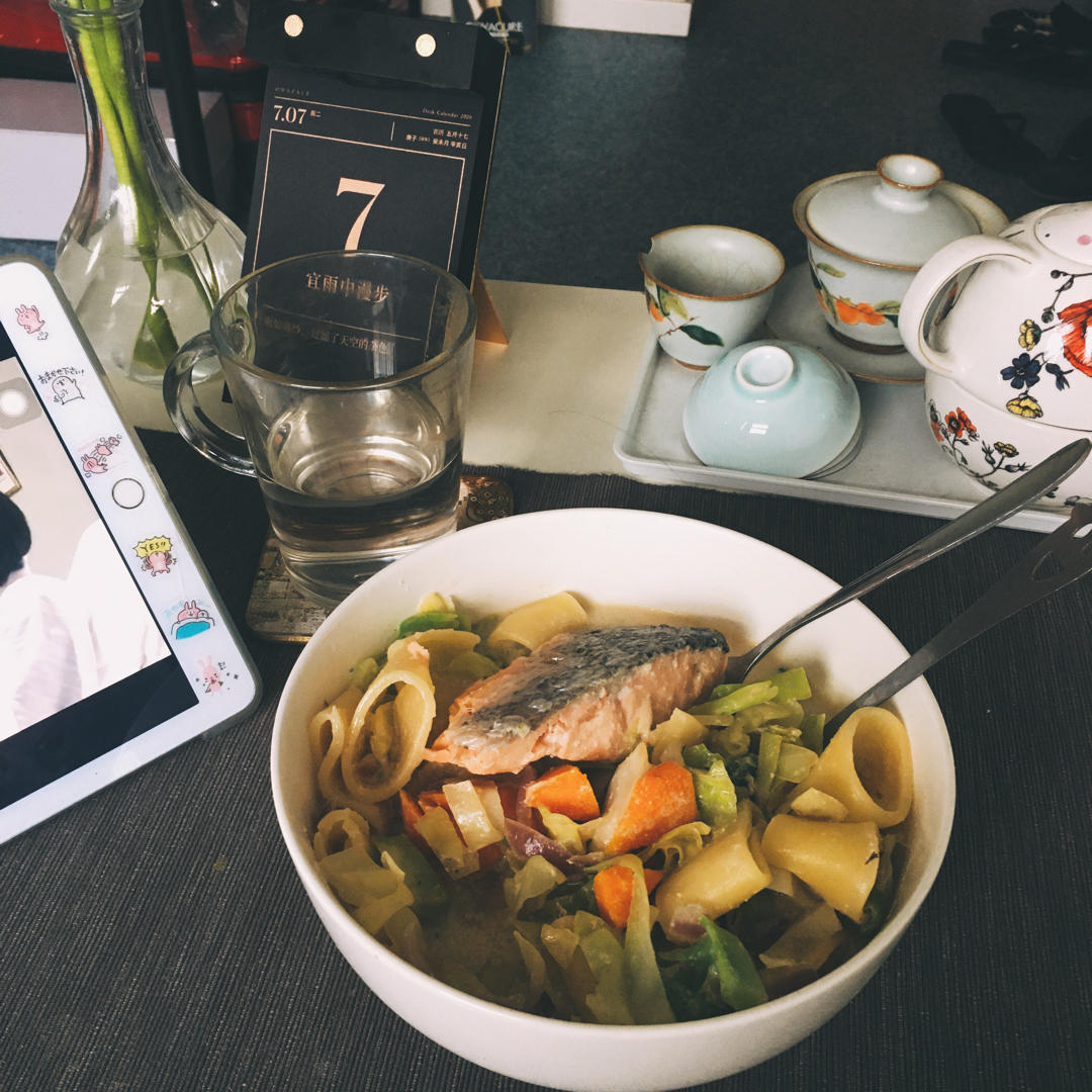 三文鱼田园豆浆炖杂蔬【健康一锅端】