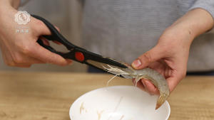 迷迭香：滑蛋虾仁的做法 步骤2