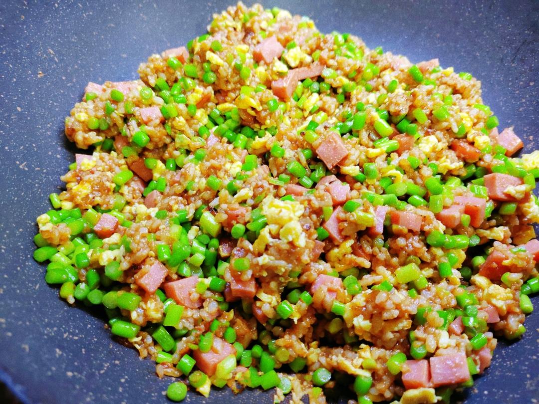 超级好吃的酱油火腿蛋炒饭！