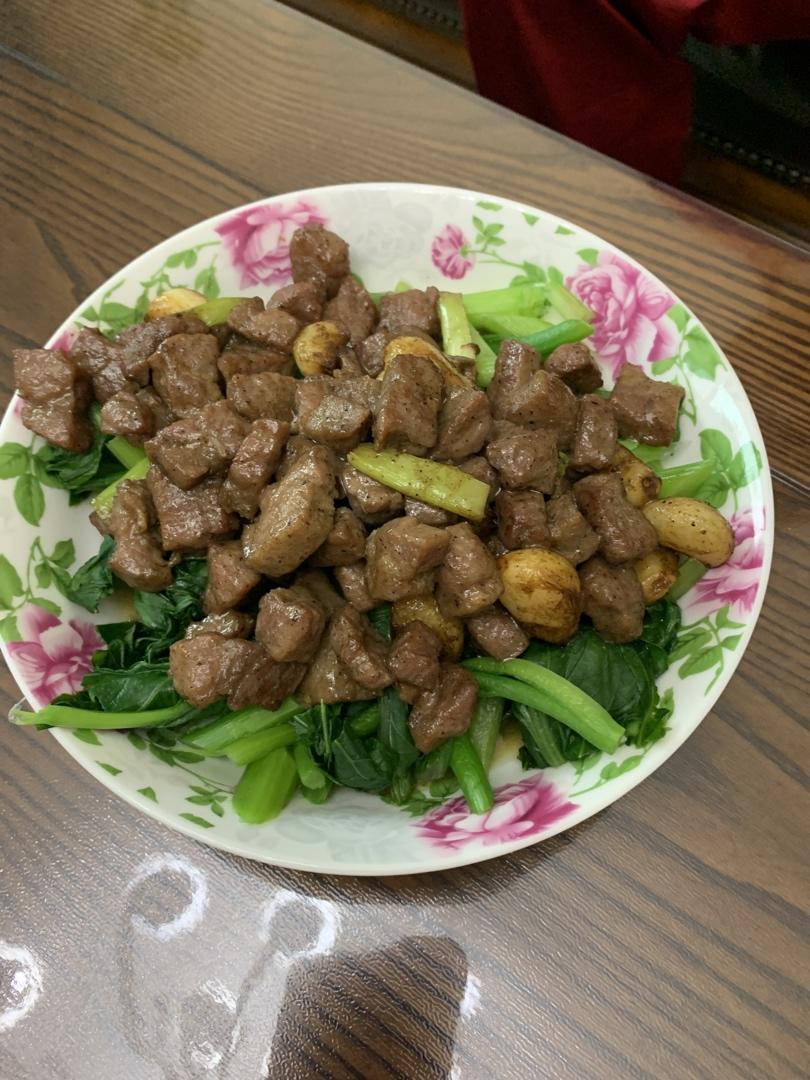 听起来就很好吃的黑椒蒜子牛肉粒