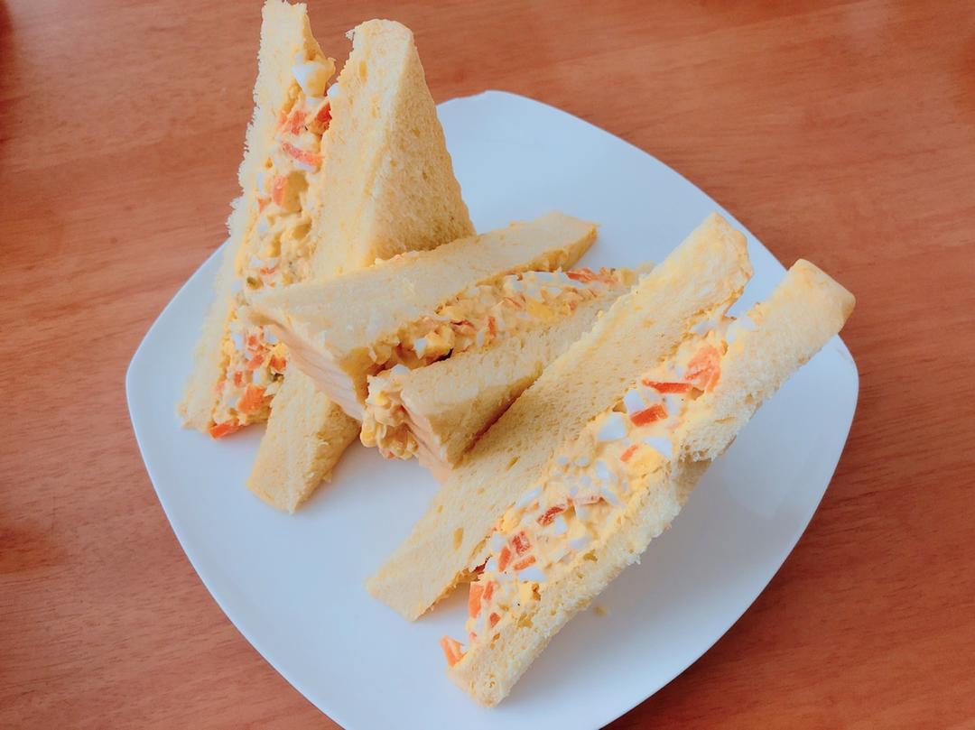 鸡蛋三明治
