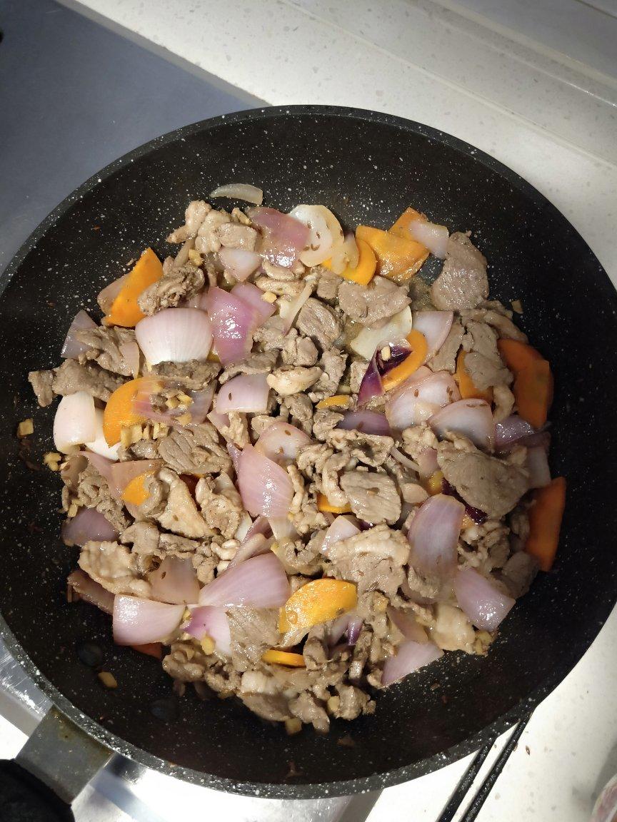 孜然洋葱炒羊肉