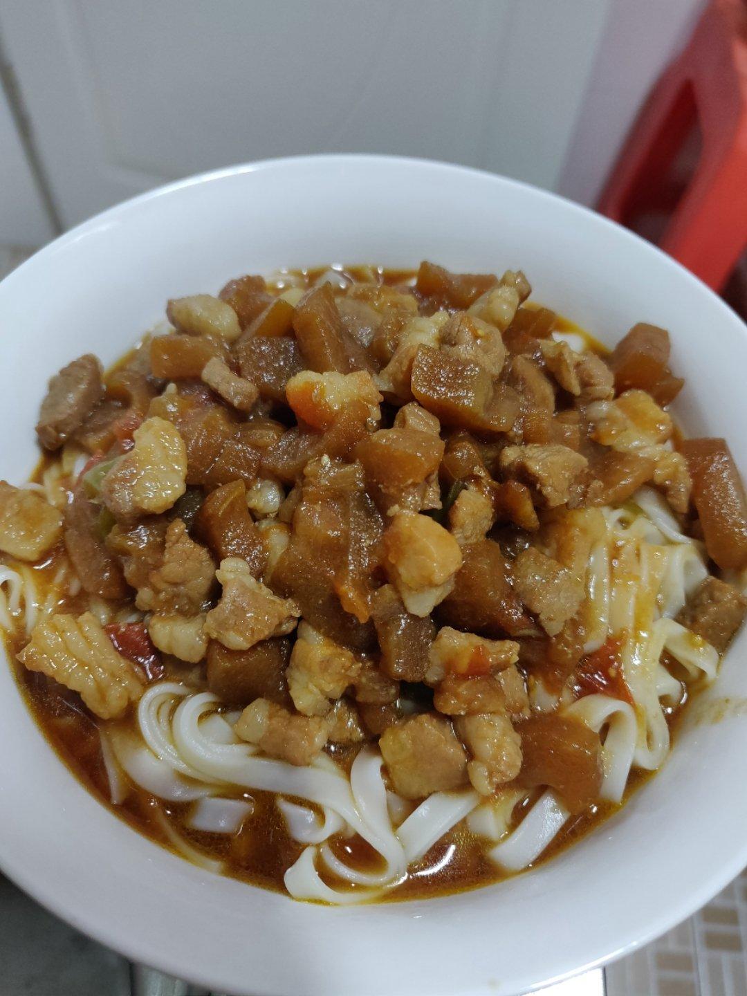 五月麻麻的小厨房做的茄子肉丁打卤面