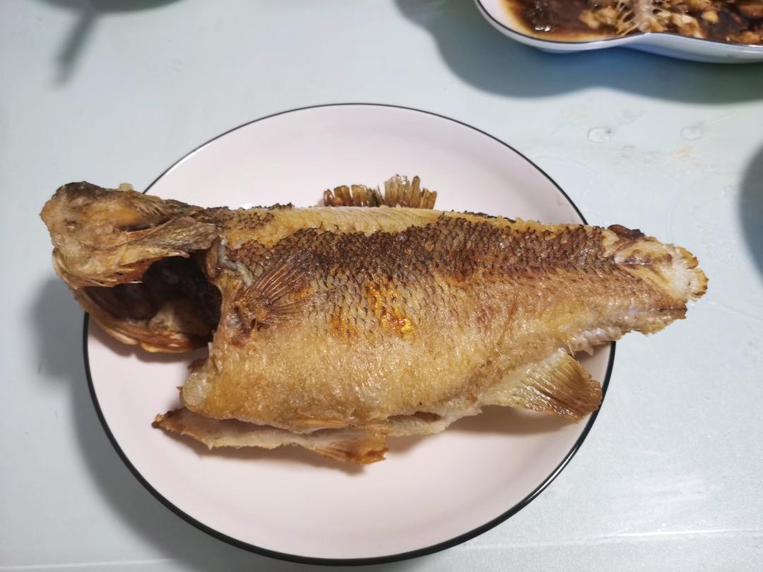 煎鱼不破皮方法