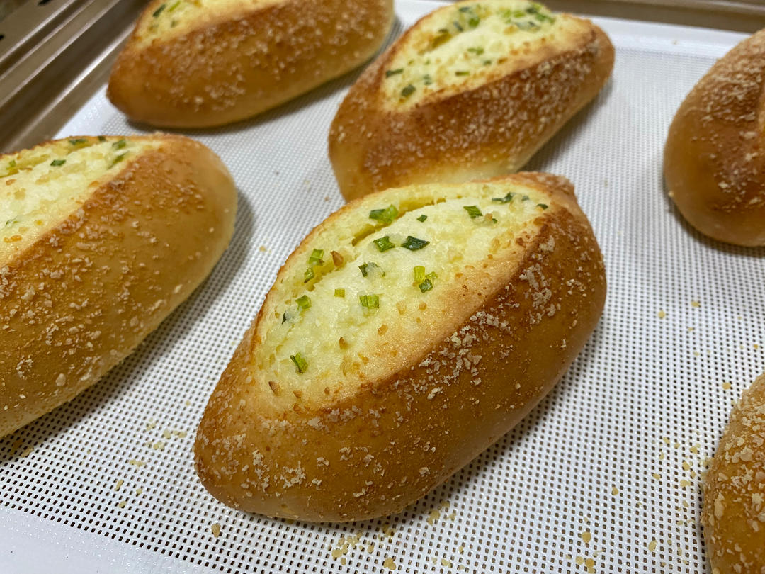 蒜香芝士火腿小吐司🍞超香！无法抗拒的咸口面包