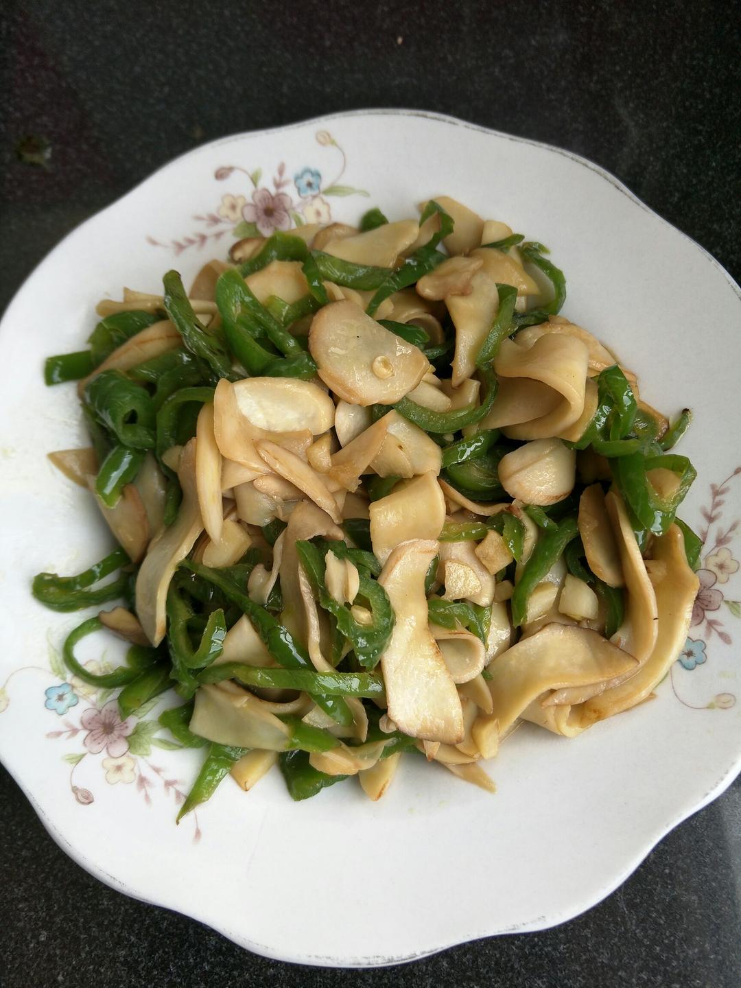 青椒素炒杏鲍菇