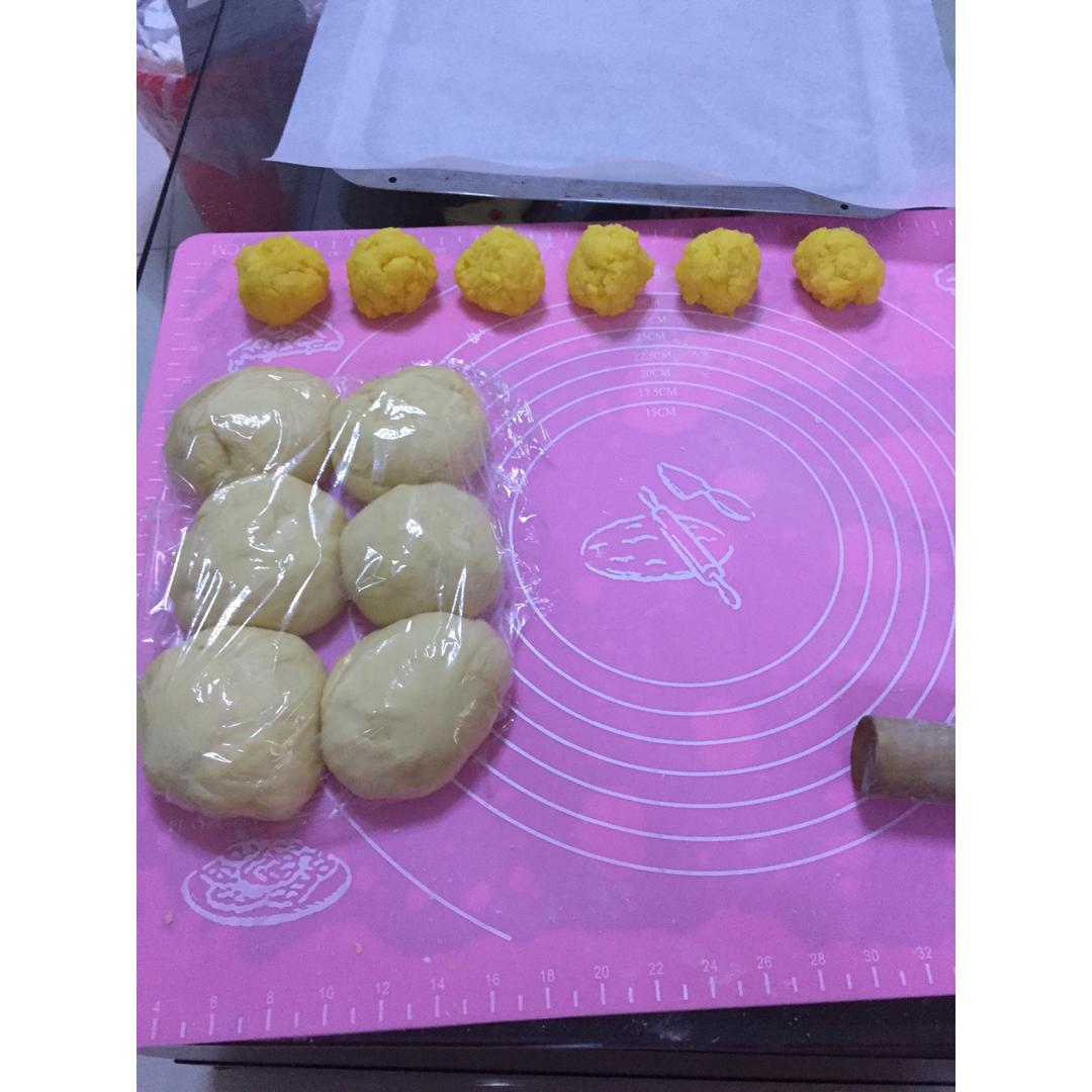 料足奶黄面包