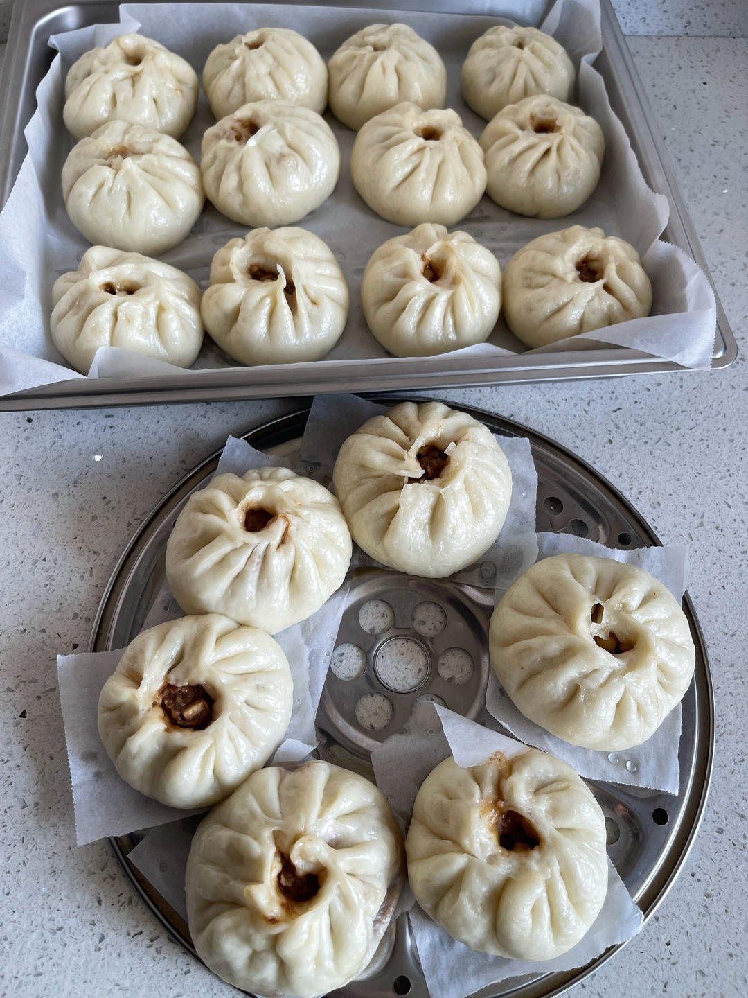 松软多汁的肉包子